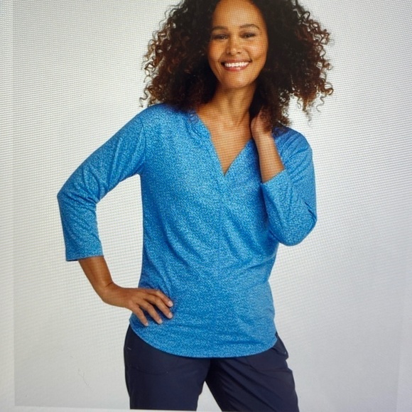 L.L.Bean Streamside Tee, 3/4 Long Sleeve Split neck, Green , Size M - regular - Picture 2 of 9